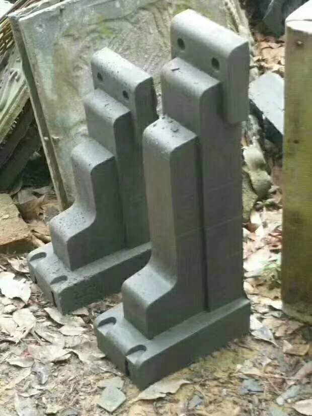 ģ