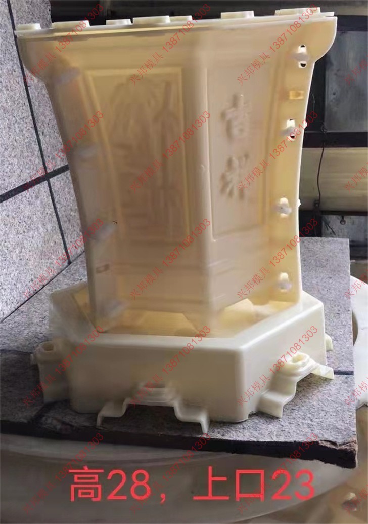 ģ